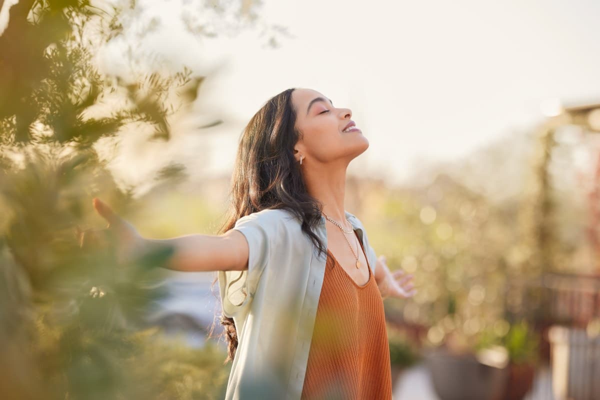 Smile Makeover for Photography: How Light Reflects Off Different Veneer Materials