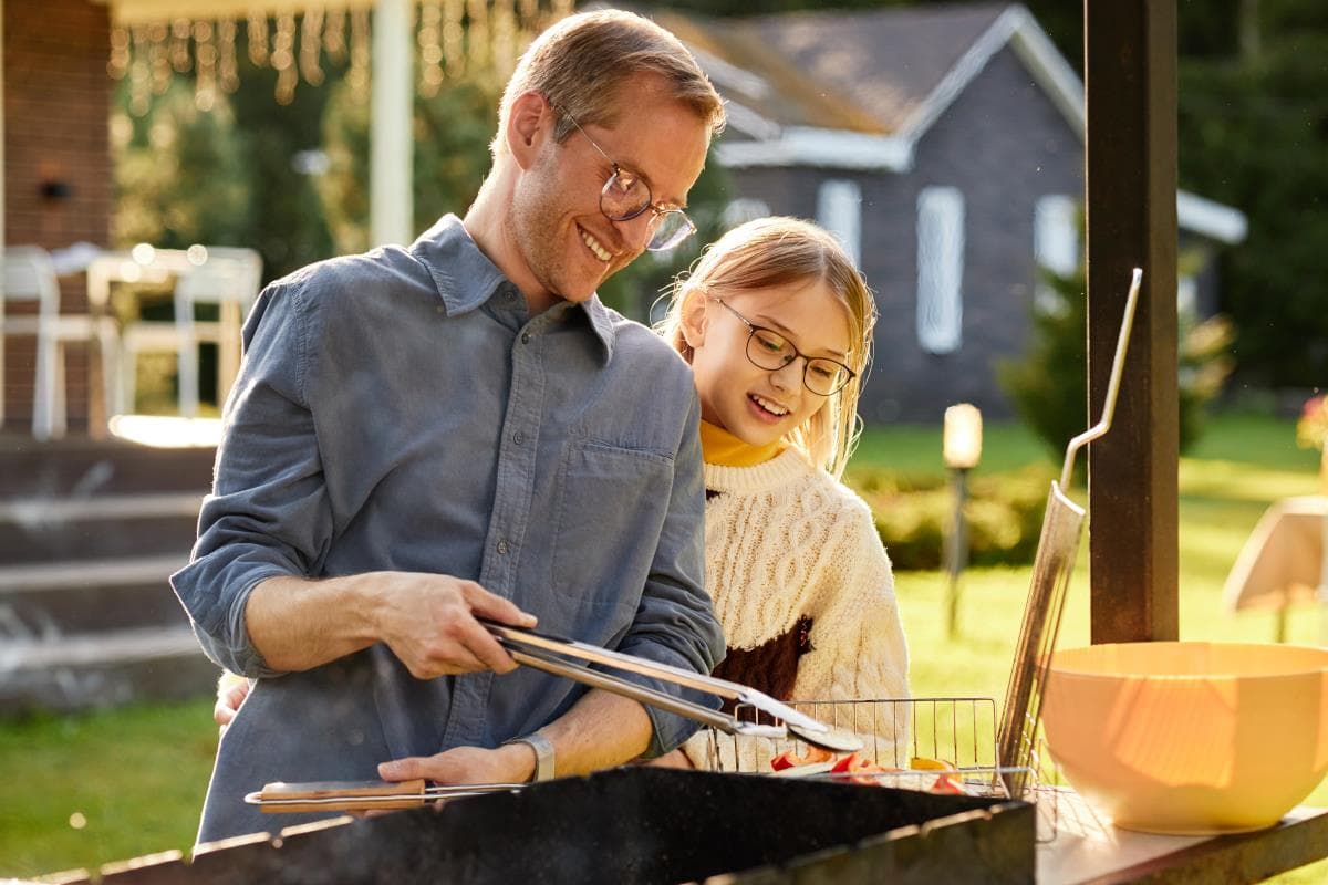 Can an Old Composite Filling Absorb Stains from Dark Curries, Turmeric, or Balsamic Vinegar?